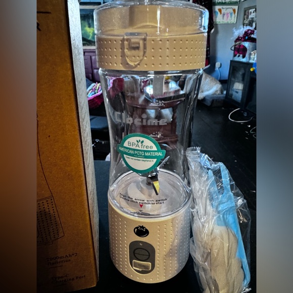 Clocime Portable Blender Model: A1 - Picture 2 of 4